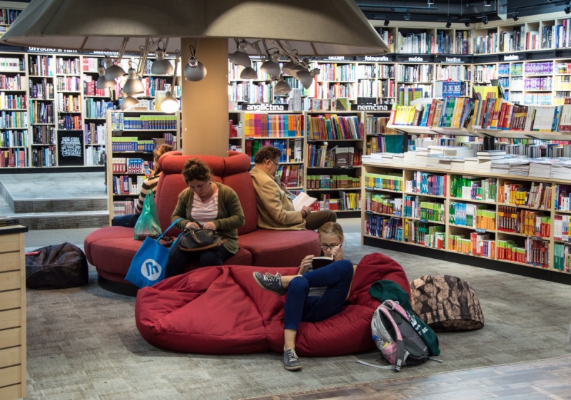 boutique--min_books_bookstore_book_reader_readers_reading_shop_sale_books-849006